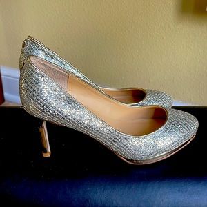 Ivanka Trump gold/silver shinny high heels pump